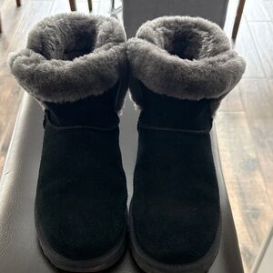 Cozy UGG Boots with Gray Lining